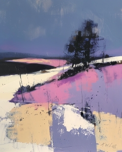 Violetter H&uuml;gel mit Baum und Himmel