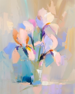 Pastellfarbene Blumen in Blauem Glas