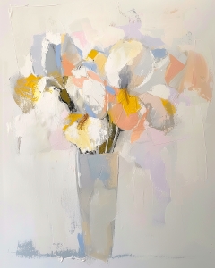 Fleurs blanches dans un vase haut
