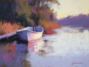 Bateau sur la rive tranquille au cr&eacute;puscule